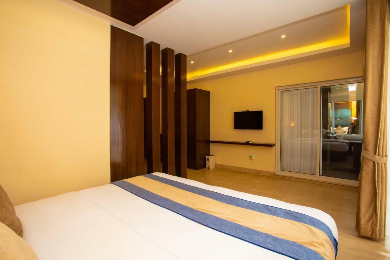 Hotel Lake Paradise Похара Екстериор снимка