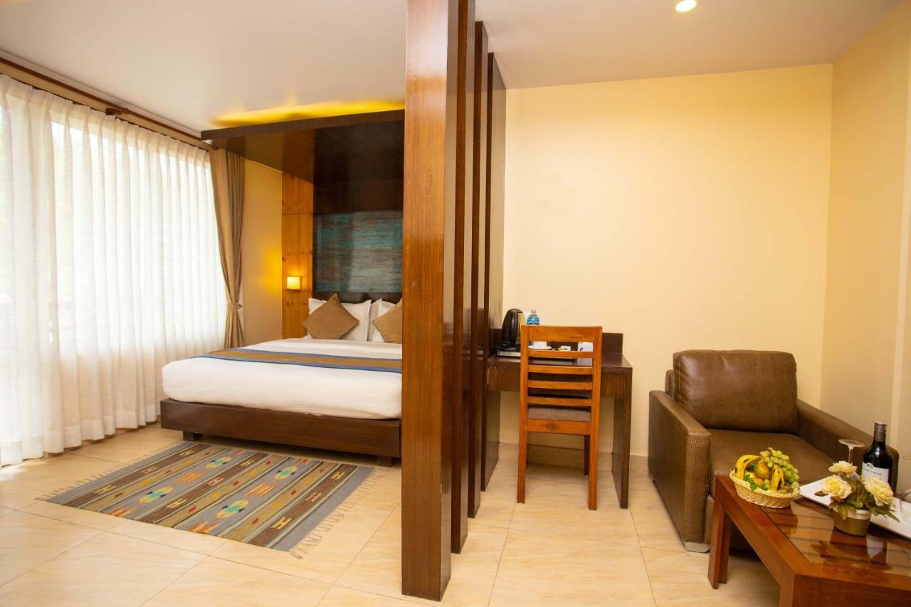 Hotel Lake Paradise Похара Екстериор снимка