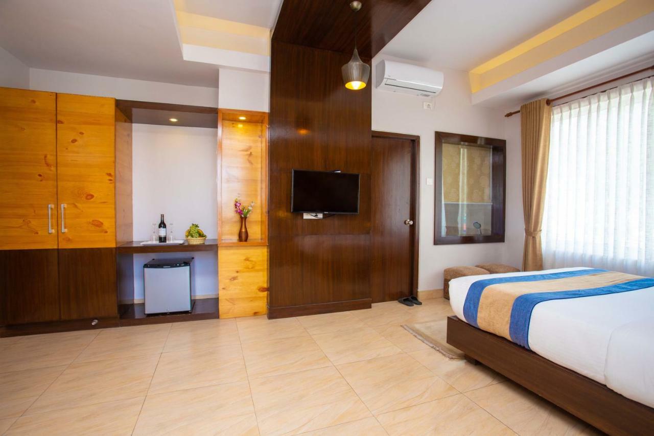 Hotel Lake Paradise Похара Екстериор снимка